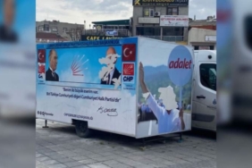 CHP039nin-karavanina-saldiri-Kilicdaroglu039nun-afisi-parcalandi.jpg