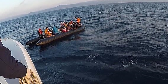AB Yunanistan'ı, geri itme iddialarıyla ilgili "resmi adımlar" atabileceği konusunda uyardı