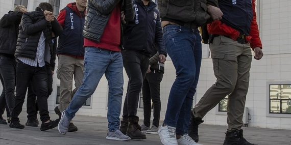 Ankara'da kamu kurumlarına ait 450 internet sitesine siber saldırı girişiminde bulunan 32 kişi gözaltına alındı