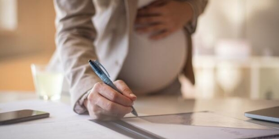 BİR SORUDAN FAZLASI | Yöneticim hamile kalmamam için baskı yapıyor, ne yapacağım?
