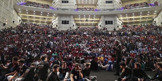 Bakan Akar: Bütün dünyada, bütün çevremizde birçok millet, birçok devlet Türkiye'den çok şey bekliyor