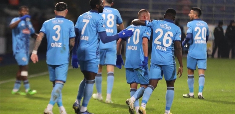Caykur-Rizespor-gozunu-Super-Lig039e-dikti.jpg