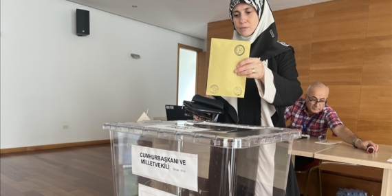 Cezayir ve Nijerya'da, Türkiye'deki 14 Mayıs seçimleri için oy verme işlemi son günde sürüyor