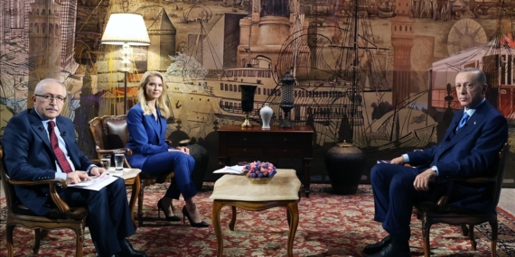 Cumhurbaşkanı Erdoğan: Depremde yakınlarını kaybeden veya evi, iş yeri hasarlı olan öğrencilerin tamamına burs verilecek