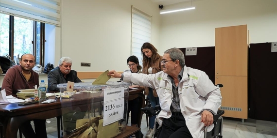 Darülaceze sakinleri kurum içinde kurulan sandıklarda oy kullanıyor