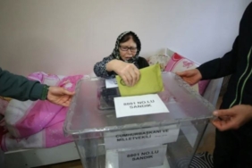 Edirnede-seyyar-sandik-evlerinden-cikamayan-secmenlerin-ayagina-gitti.jpg