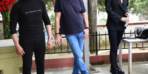 Emre Altuğ babasını son yolculuğuna uğurladı