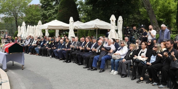 Fenerbahçe'nin "Puşkaş" lakaplı eski oyuncusu Ergun Öztuna, son yolculuğuna uğurlandı
