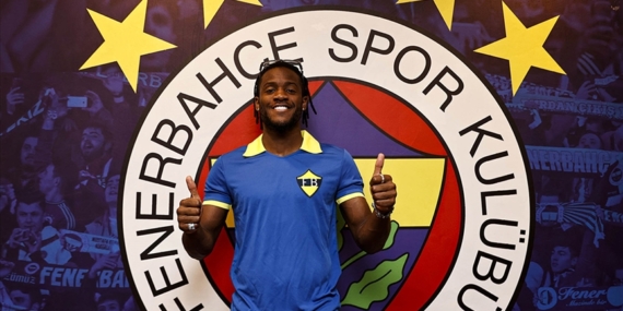 Fenerbahçeli Michy Batshuayi: Umarım bu yıl birden fazla kupayı kazanır ve taraftarlarımızla beraber kutlarız