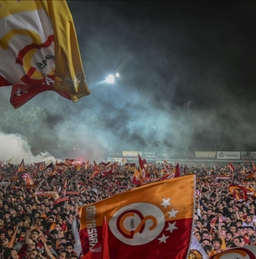 Galatasaray-sampiyonlugu-kutluyor.jpg