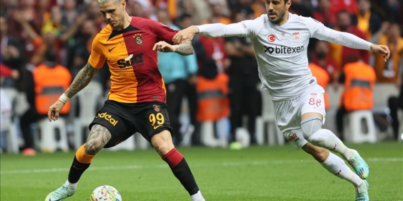 Galatasaray şampiyonluk kapısını sonuna kadar araladı