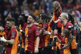 Galatasaray039da-20-futbolcuyu-ilk-sampiyonluk-heyecani-sardi.jpg