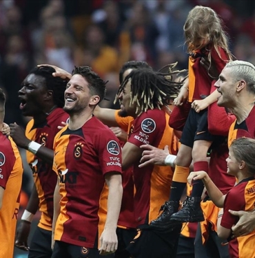 Galatasaray039da-20-futbolcuyu-ilk-sampiyonluk-heyecani-sardi.jpg