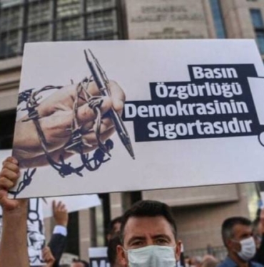 Gazetecilerin-davasi-2-Kasim039a-ertelendi.jpg