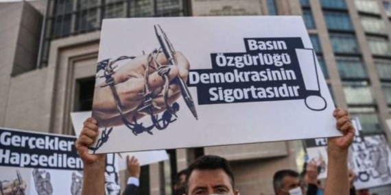 Gazetecilerin davası 2 Kasım'a ertelendi