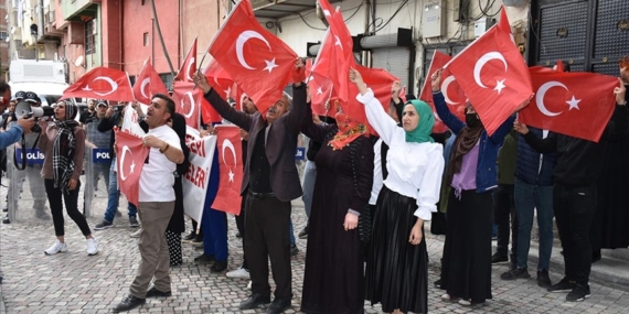 Hakkarili aileler çocukları için HDP önündeki eylemlerini sürdürdü