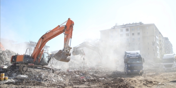 Hatay'da bina yıkım ve enkaz kaldırma çalışmaları 48 mahallede sürecek