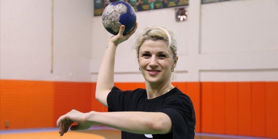 Hentbol liginin "gol kraliçesi" bu sezon da zirveyi bırakmadı