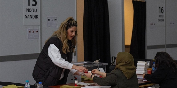 Hollanda’da Türkiye'deki 14 Mayıs seçimleri için oy kullanma işlemi sürüyor