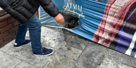 İstanbul Ortaköy'de CHP'nin seçim çadırına saldırı: Ateşe verdiler!