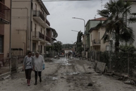Italya039da-sel-felaketi-bolgesinde-salgin-hastalik-riskine-karsi-onlemler-aliniyor.jpg