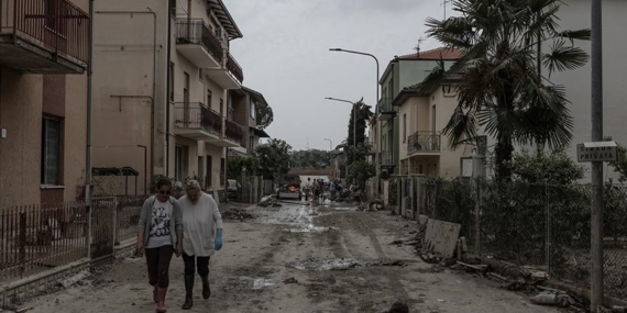 İtalya'da sel felaketi bölgesinde salgın hastalık riskine karşı önlemler alınıyor