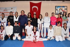Kahramanmaras039ta-sporcular-tekvando-yaparak-depremin-etkilerinden-uzaklasmaya-calisiyor.jpg