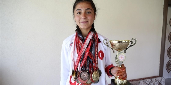 Köyde öğretmeninin keşfettiği genç atlet, 3 yılda 4 kez Türkiye şampiyonu oldu