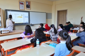 Milli-Egitim-Bakani-Ozer-Depremlerin-ardindan-bolgeye-kaydini-tekrar-aldiran.jpg