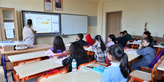 Milli Eğitim Bakanı Özer: Depremlerin ardından bölgeye kaydını tekrar aldıran öğrenci sayısı 82 bin 405 oldu