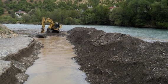 Munzur Çayı'nda kaybolan 2 kişinin bulunması için suyun yönü değiştirildi
