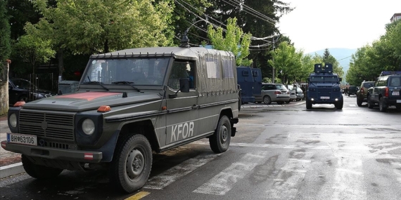 NATO, Kosova'da gerginliğin yükseldiği bölgede mevcudiyetini artırdı