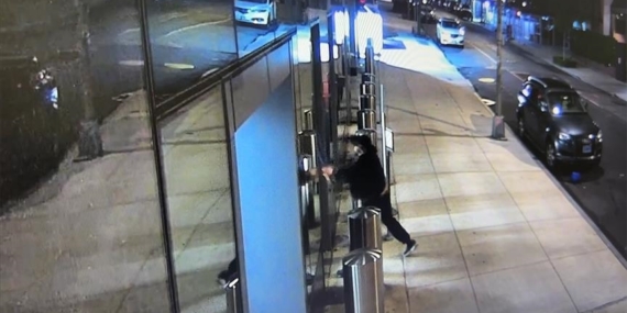 New York'taki Türkevi'ne levyeyle saldıran zanlı gözaltına alındı
