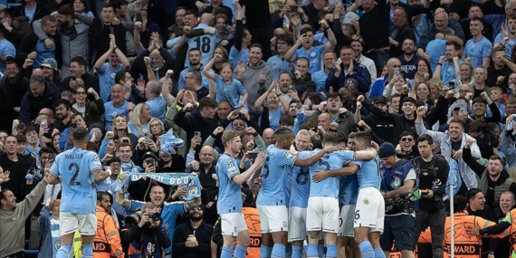Şampiyon Manchester City, sezonu "üçleme" yaparak kapatma peşinde