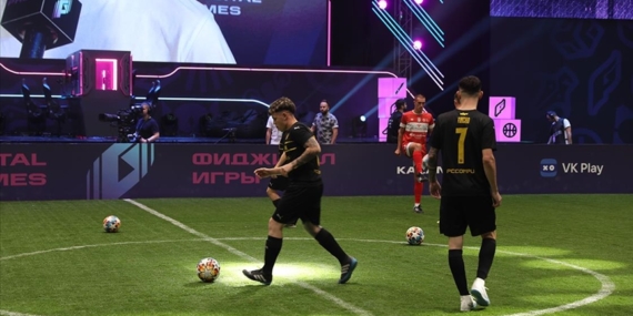 Sanal ortamı gerçekle buluşturan "fijital futbol" maçları Kazan'da yapıldı