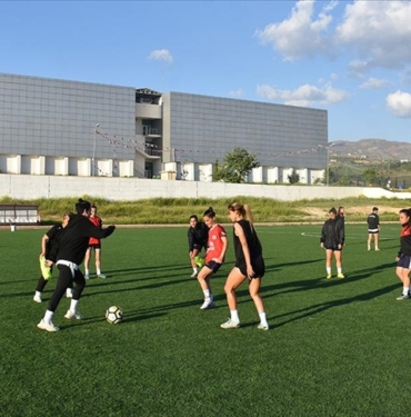 Sirnak-Belediyesi-Nuhspor-Kadin-Futbol-Takimi-Super-Lig-hedefine-odaklandi.jpg