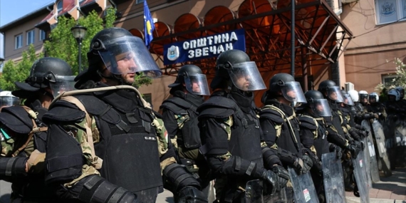 Sırplar, Kosova'nın kuzeyinde protesto düzenledi