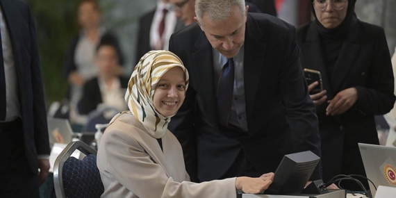 TBMM'nin en genç milletvekili AK Parti'li Aydemir, Meclis'te kaydını yaptırdı