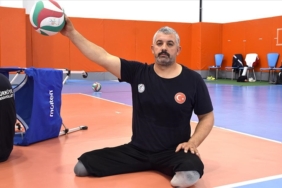 Teror-gazisi-Oturarak-Voleybol-Milli-Takimi039nin-basarisi-icin-ter-dokuyor.jpg