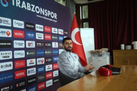 Trabzonsporlu-futbolcu-Umut-Bozok-Kadikoy039de-gol-atmak-istiyor.jpg