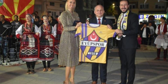Tuğba Özay, Makedonya’da 19 Mayıs’ı coşkuyla kutladı