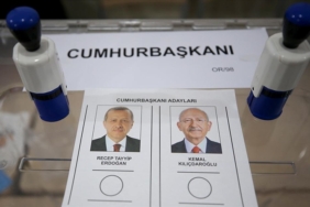 Turkiye-Cumhurbaskani-Secimi-ikinci-tur-oylamasi-icin-sandik-basinda.jpg
