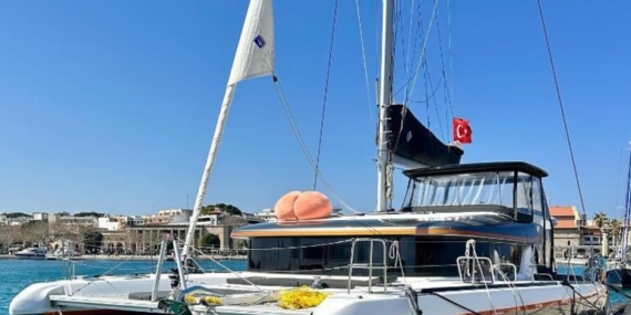 Ünlü şarkıcının yeni hayatı: Teknede yaşıyor!