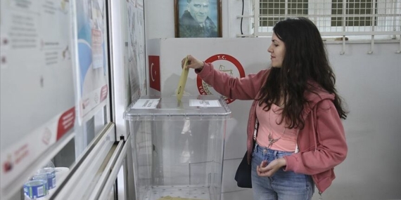 Yunanistan'da seçmenler Türkiye'deki 14 Mayıs seçimleri için oy kullanmaya devam ediyor