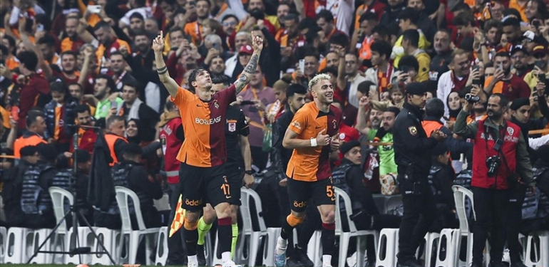 1685897733_Sampiyonlugu-garantileyen-Galatasaray-derbide-Fenerbahce039yi-agirliyor.jpg