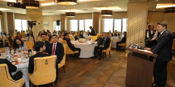 Adalet Bakanı Tunç, stajyer avukatların taleplerini dinledi