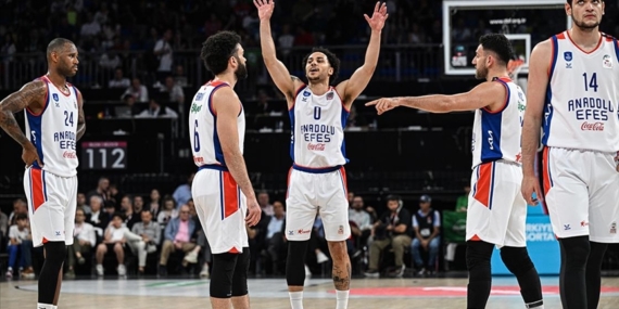 Anadolu Efes, Basketbol Süper Ligi'nde 16. şampiyonluk için sahaya çıkıyor