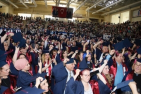 Anadolu-Universitesi-Acikogretim-Sistemi039nden-mezun-olanlar-icin-toren-yapildi.jpg