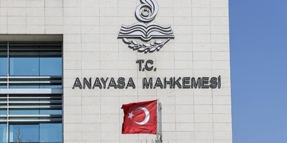Anayasa Mahkemesi, gazetecilerin kıdem tazminatına hak kazanmasındaki 5 yıl sınırını iptal etti