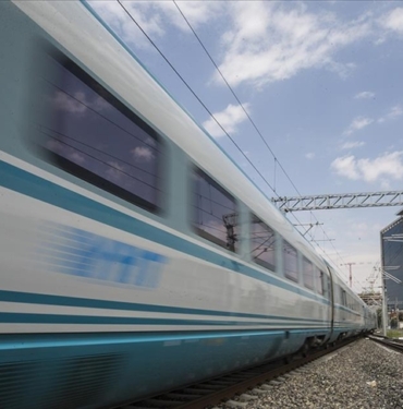 Ankara-Izmir-Hizli-Tren-Hattinin-2024-sonunda-bitirilmesi-hedefleniyor.jpg